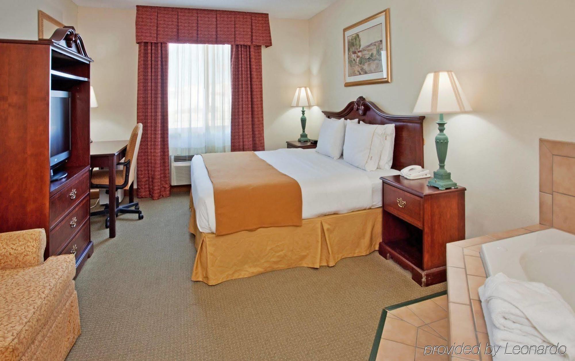 Hotel Baymont By Wyndham Fulton Exterior foto